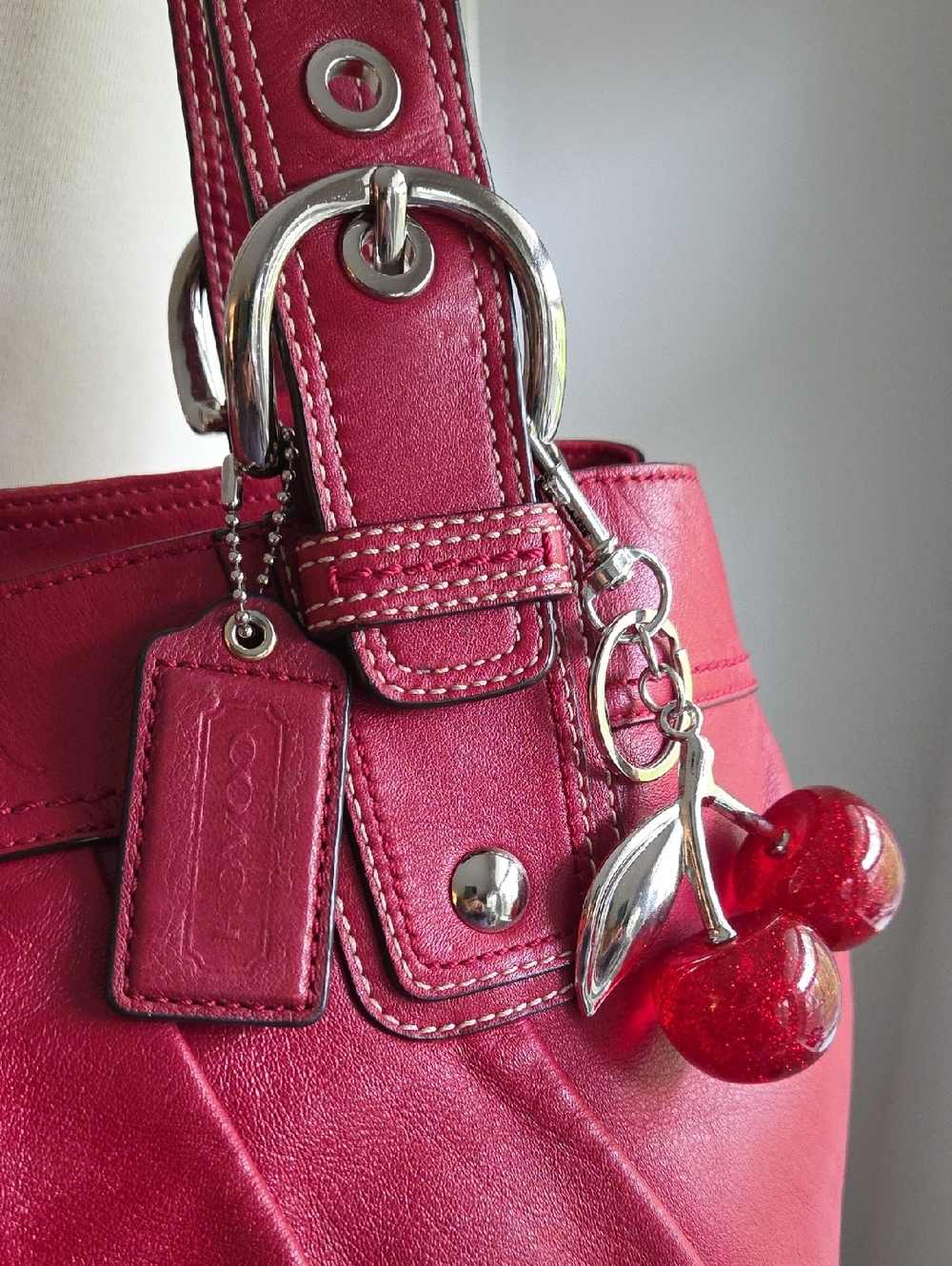 COACH Red Medium SOHO Pleated Leather Shoulder Bag 2006 - Picture 4 of 15